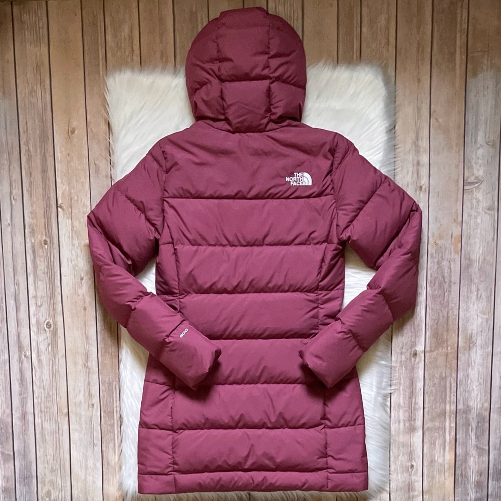 The North Face Women’s Gotham Parka In Cyber Berry - Picture 6 of 9